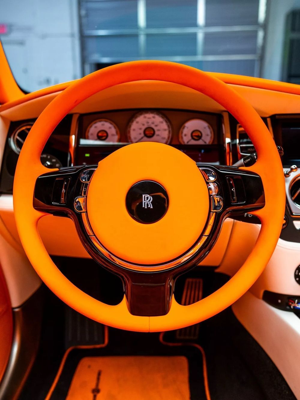 Rolls-Royce Dawn Venuum (พวงมาลัย)