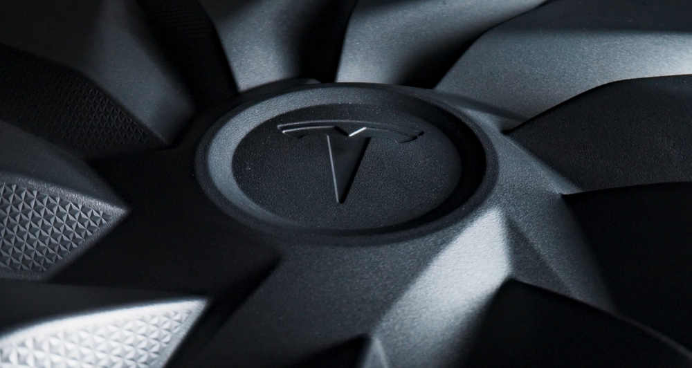 Tesla ทีเซอร์ที่ 1