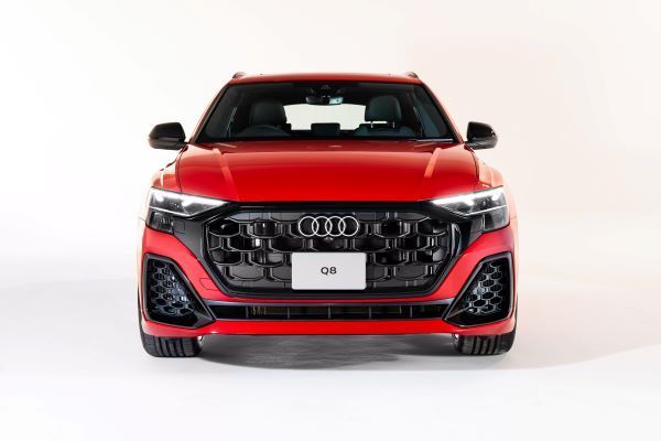 ตารางผ่อน Audi Q8 TFSI e quattro S line edition one (PHEV) 2024 ด้านหน้า