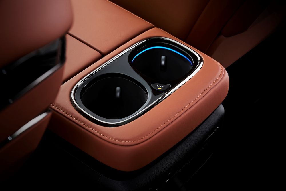 GAC M8 PHEV ที่วางแก้วปรับร้อนเย็น