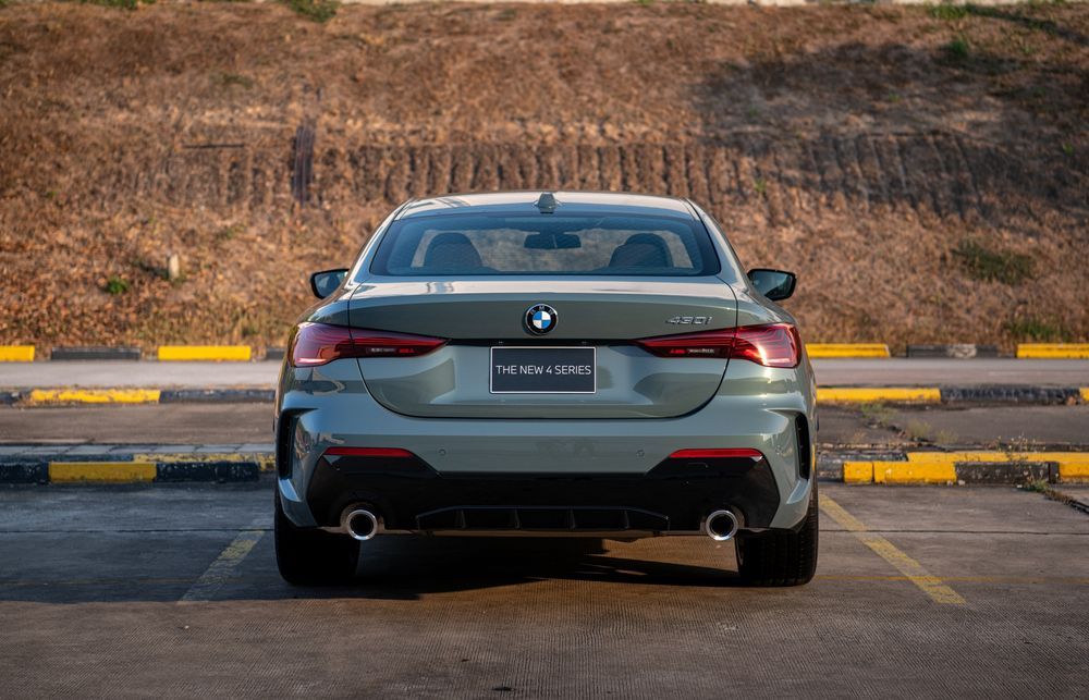 2025 BMW 430i Coupe M Sport ด้านหลัง