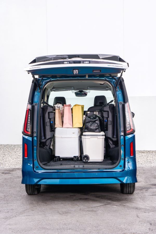 NISSAN SERENA e-POWER 2025 เก็บของท้ายรถ