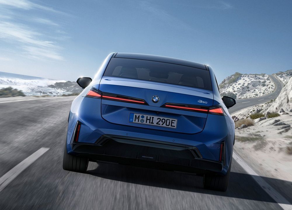 BMW i3 50 xDrive ด้านท้าย
