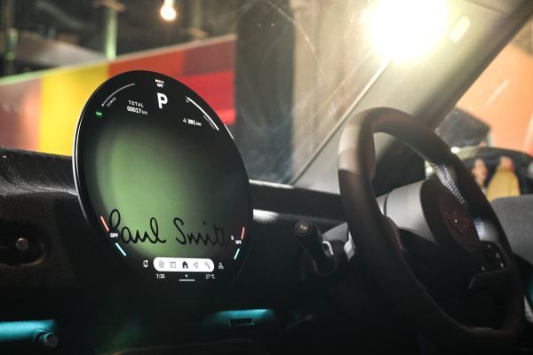 MINI Paul Smith 2026 ภายใน จอกลาง