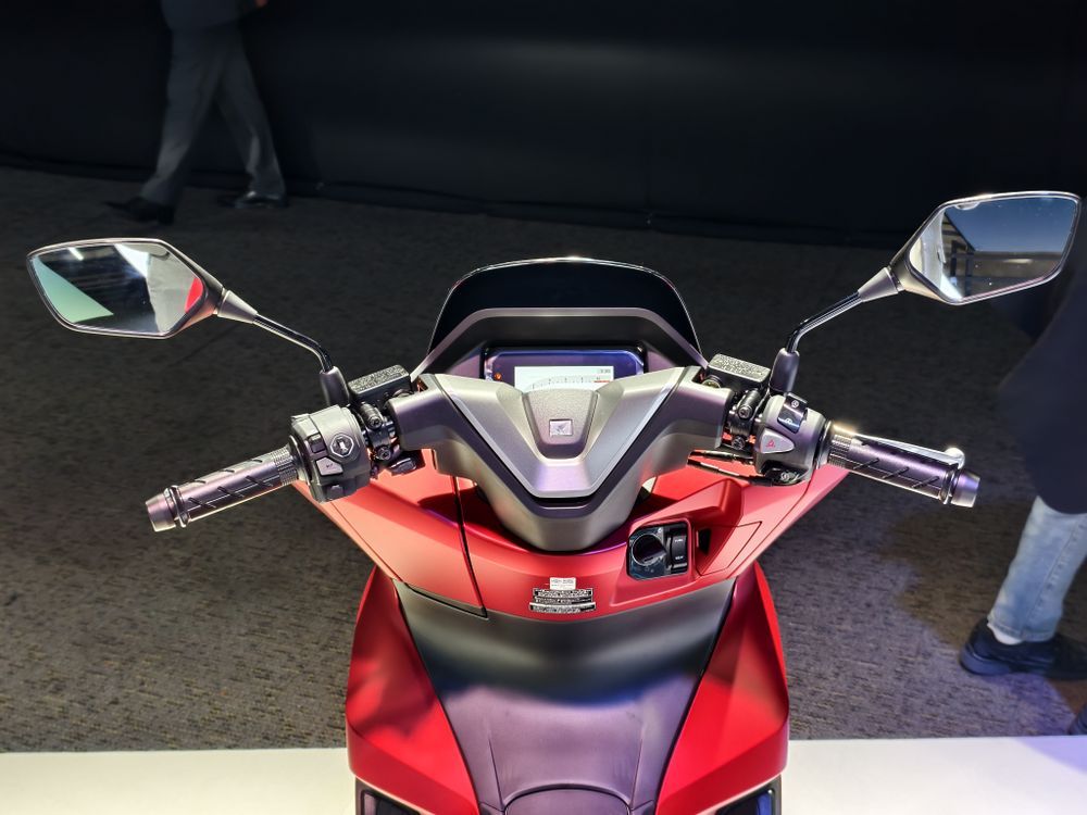 2025 Honda PCX 160 Cockpit