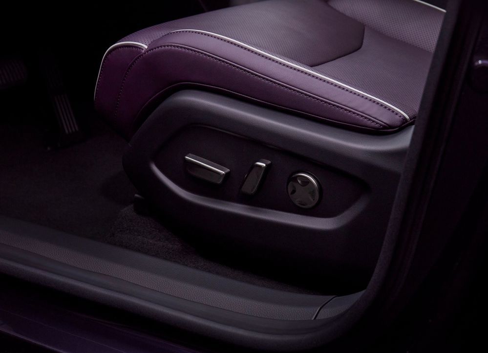 Mazda CX-6e ปุ่มปรับเบาะโดยสาร