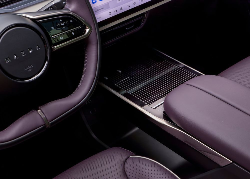 Mazda CX-6e 2027 ไวเลสชาร์จเจอร์