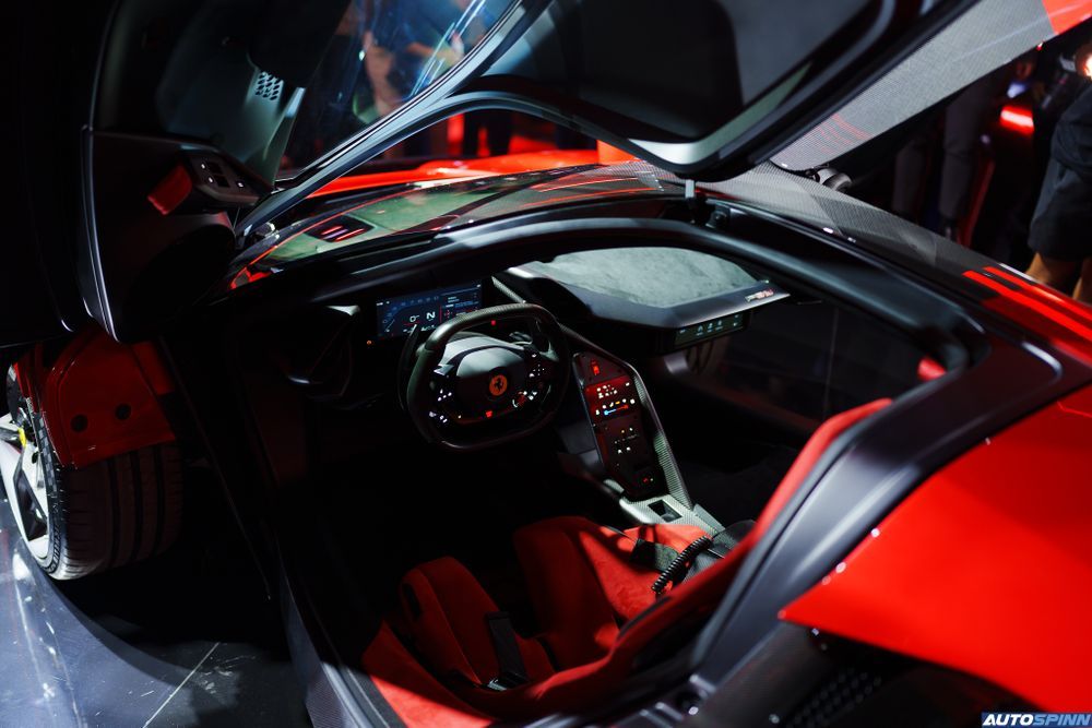 Ferrari F80 interior (2)