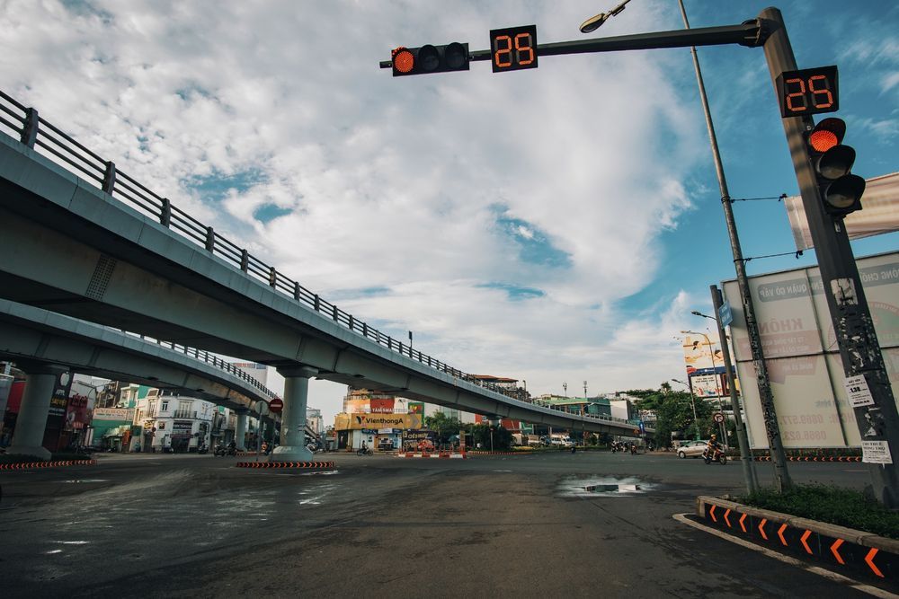 จอดรถติดไฟแดง ควรใช้เกียร์ไหนดี?