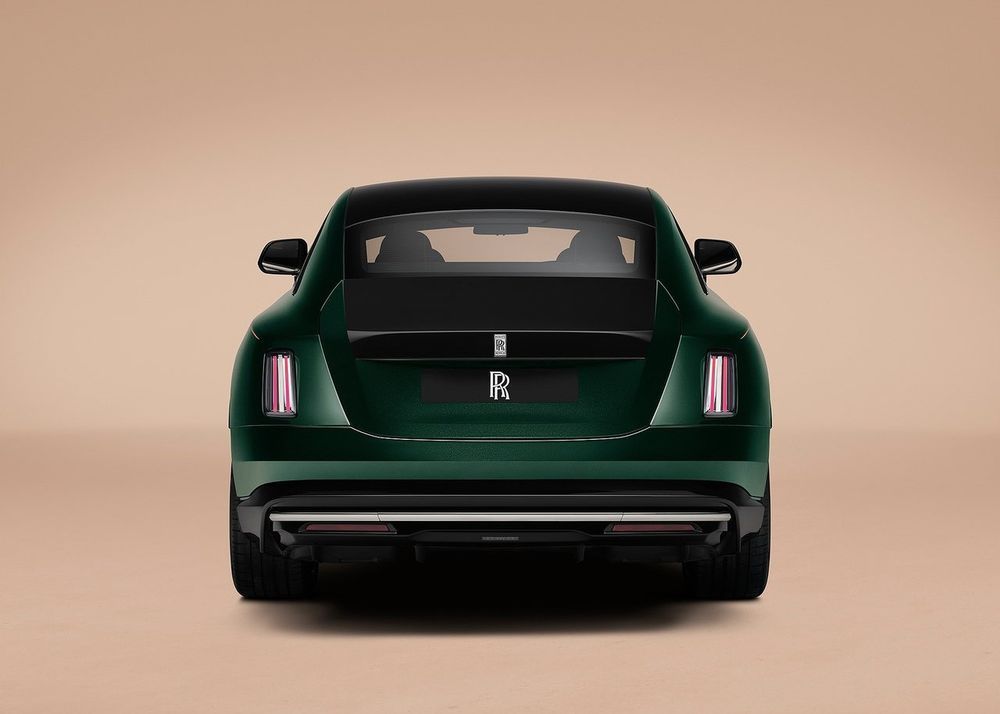 Rolls-Royce Spectre Series II ด้านหลัง