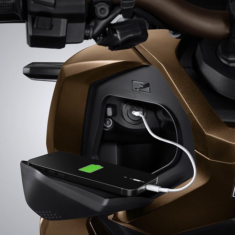 Honda ADV160 2025 USB-C