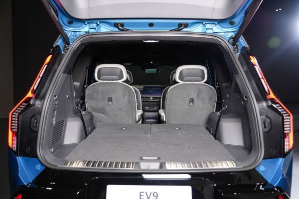 Kia EV9 2024 เปิดประตูท้าย-พับเบาะ