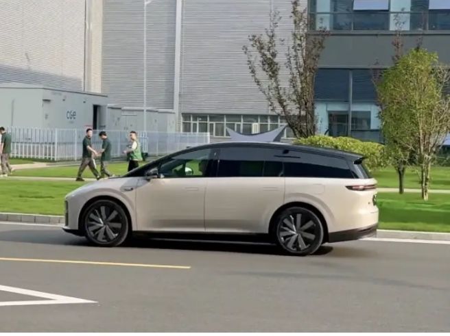 Li Auto i8