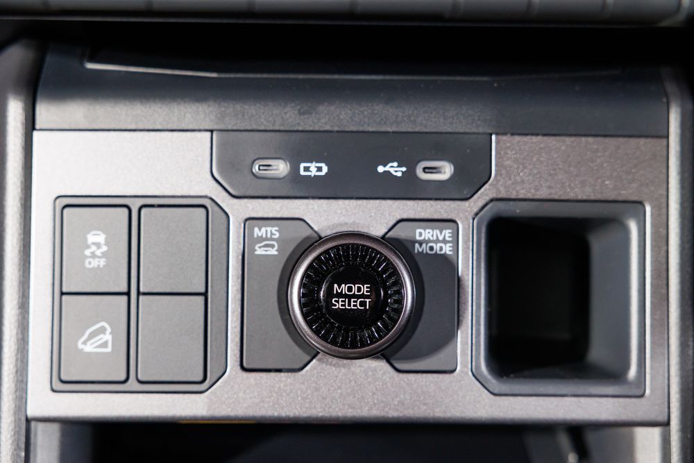 TOYOTA HILUX TRAVO-e