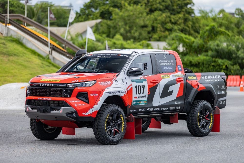 TOYOTA TRAVO AXCR 2026