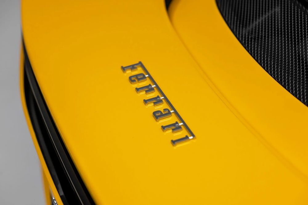 Ferrari 296 GTB โลโก้