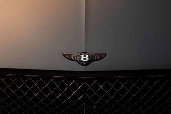 Bentayga S Black Edition 2024 โลโก้สีดำ