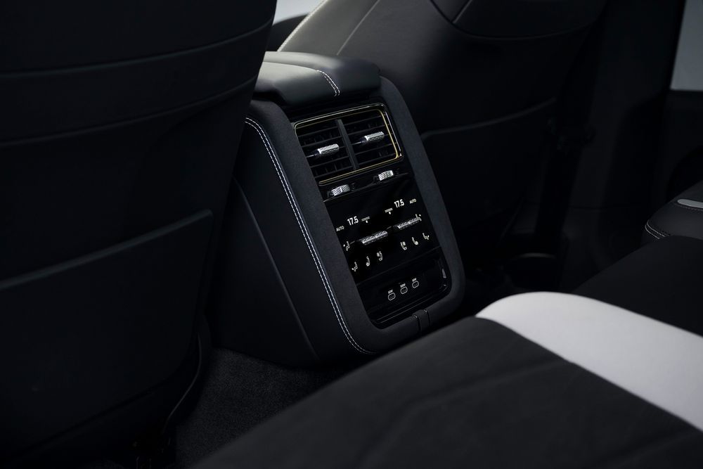 Bentley Torcal รุ่น S ปุ่มปรับแอร์ด้านหลัง