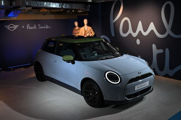 MINI Cooper Paul Smith Edition 2026 รุ่นพิเศษ ภายนอก สีเทา