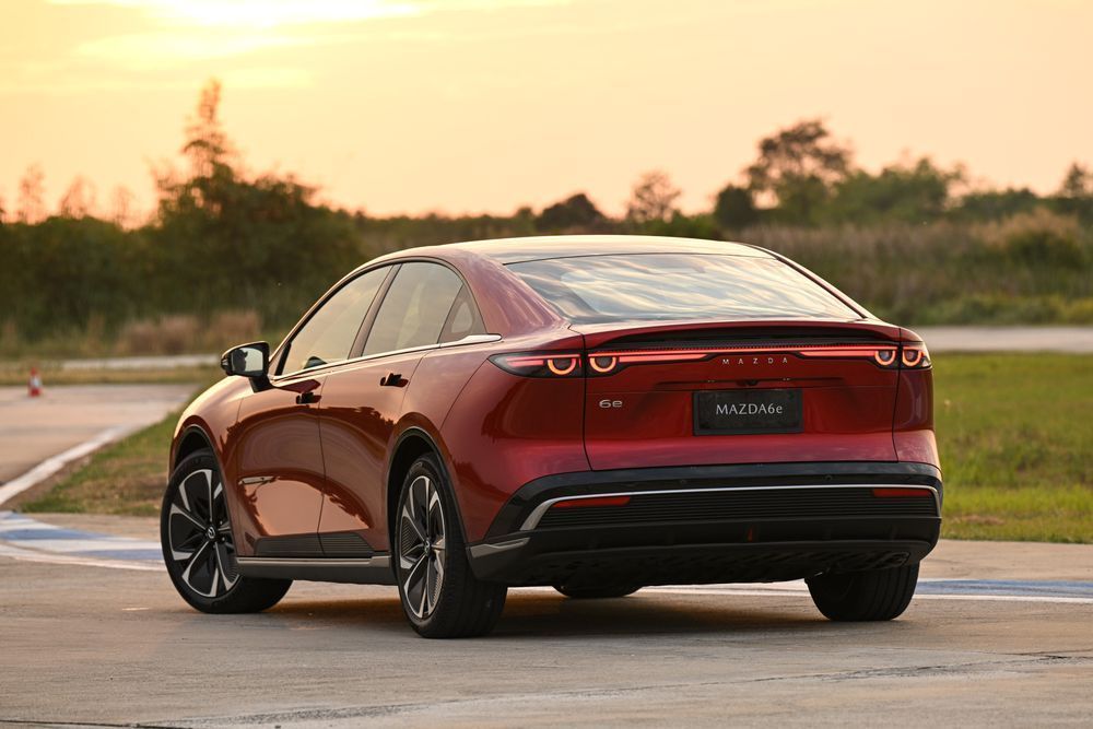 ภายนอก MAZDA 6e