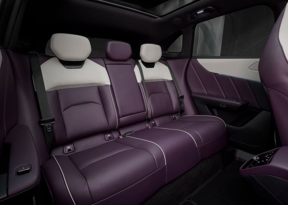 Mazda CX-6e เบาะโดยสารตอนหลัง