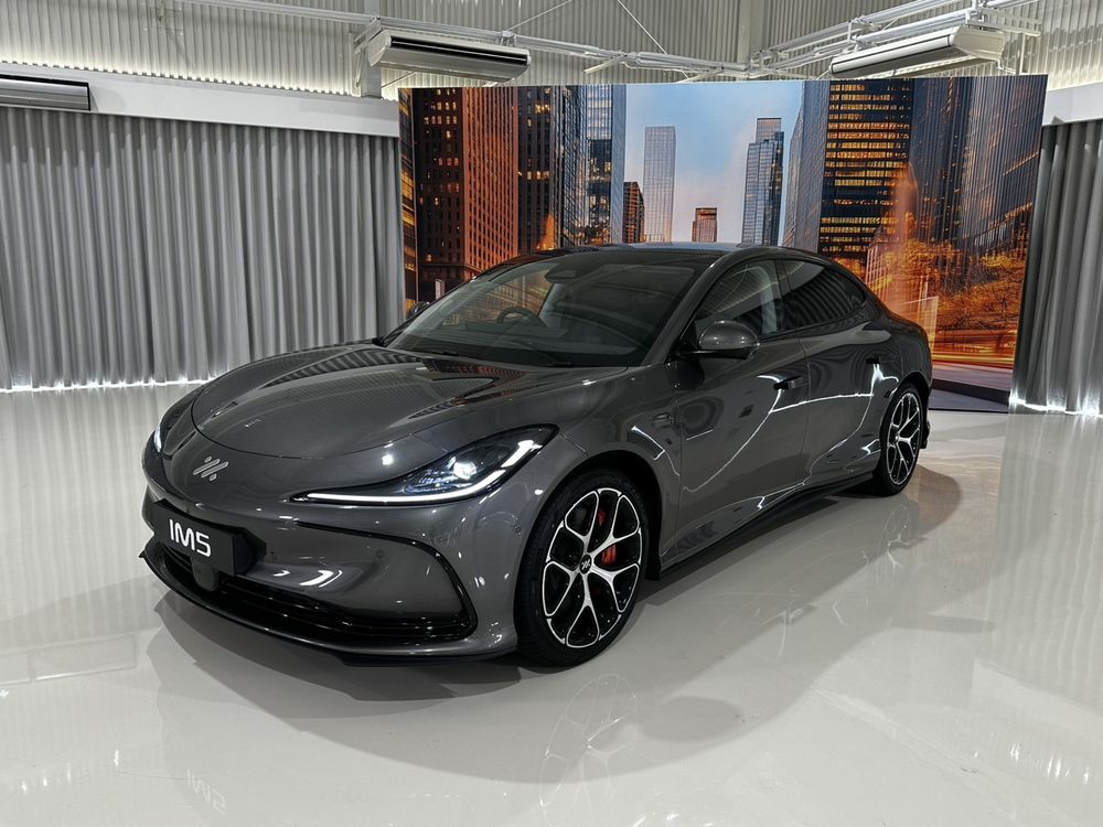 MG IM5 สีเทา