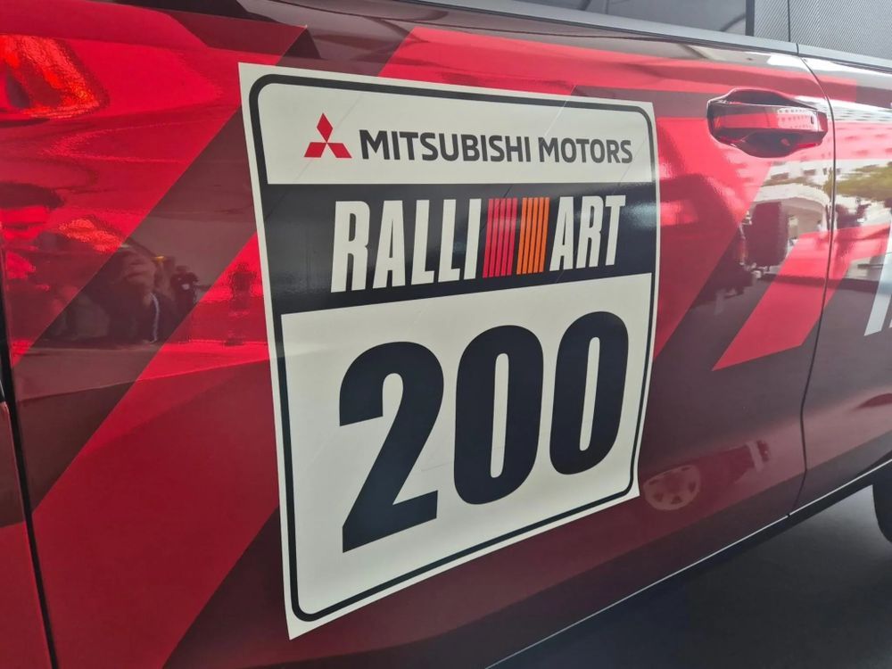 Mitsubishi Pajero Ralliart 200