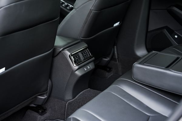New Accord eHEV E 2025 ช่องแอร์ด้านหลัง