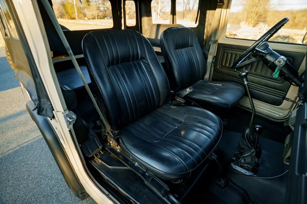 Toyota Land Cruiser FJ40 เบาะที่นั่ง