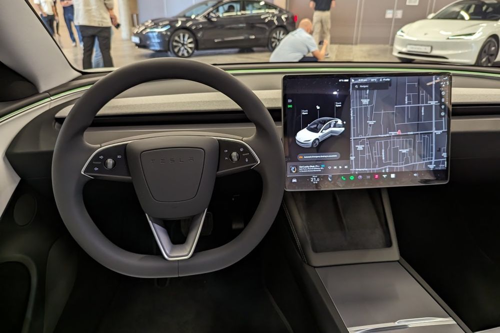 Tesla Model 3 2024 Steering wheel