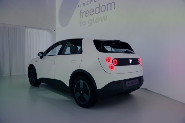 NIO FIREFLY พรีเมียมซิตี้คาร์ไฟฟ้า 100% สีเขียวสะท้อนแสง ด้านท้าย