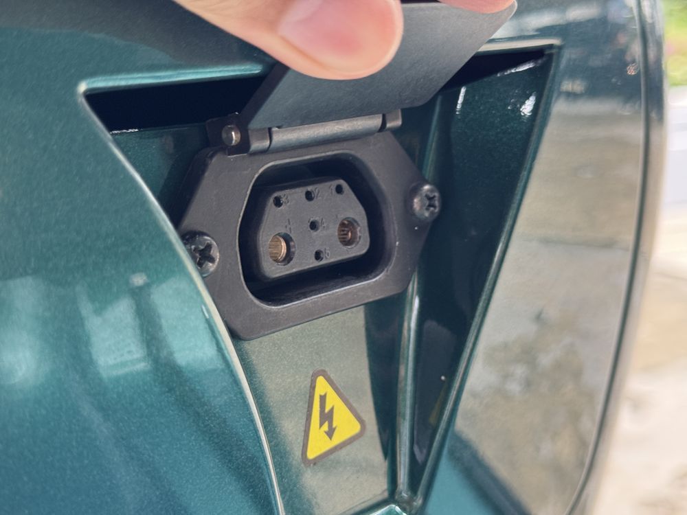 Scomadi Turismo Electronica Charging port