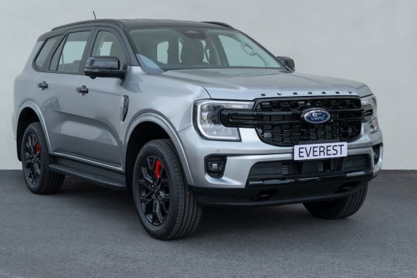 Ford Everest Sport Special Edition 2025 ด้านหน้า-ด้านข้าง