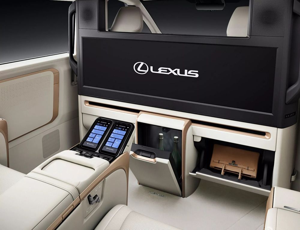 Lexus LM500h Minorchange ย้ายสวิตช์เปิด-ปิดประตู