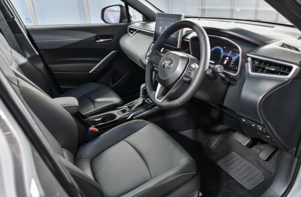 Toyota Corolla Cross 2024 รุ่น HEV Premium Luxury ภายใน