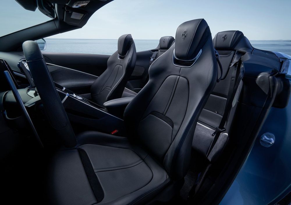Ferrari Roma Spider เบาะโดยสารปรับได้ 18 ทิศทาง