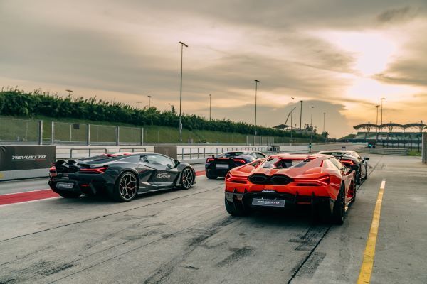 Esperienza Corsa Revuelto Sepang 2024 ท้ายรถ