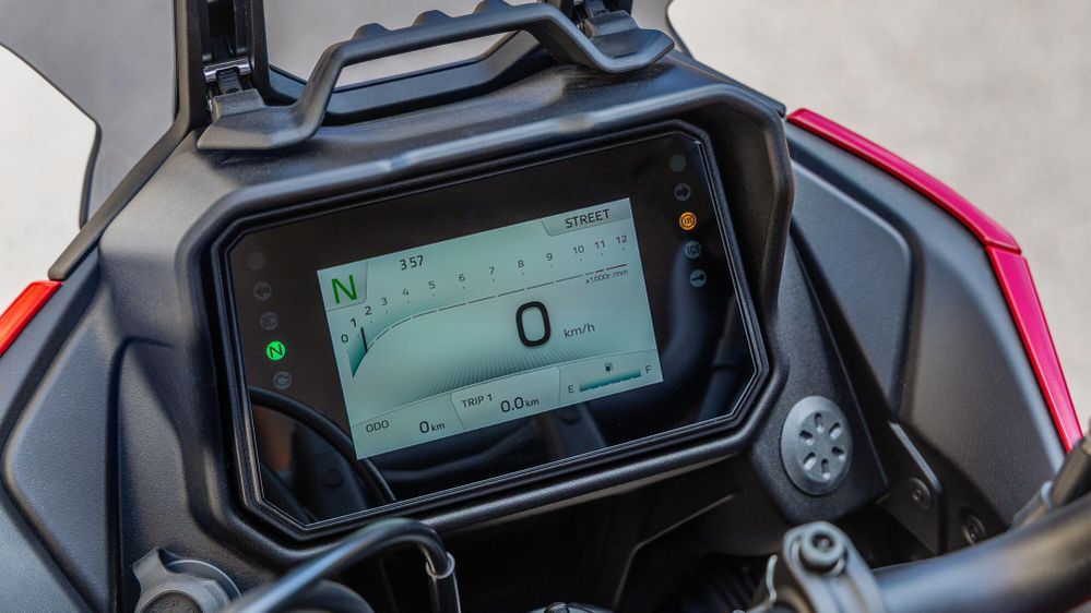 2025 Yamaha TRACER 7 Dashboard