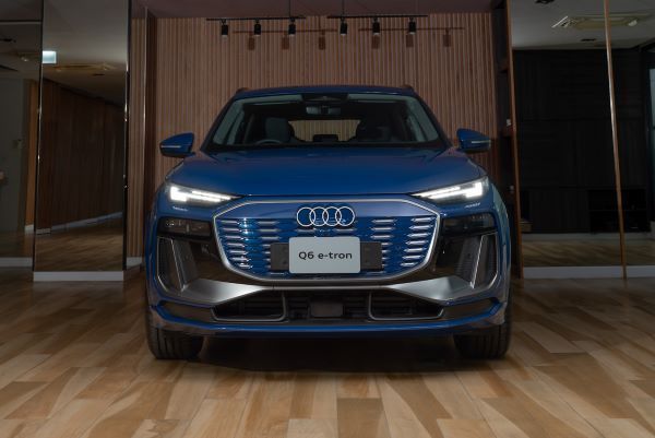 Audi Q6 e-tron 2024-2025 ด้านหน้า