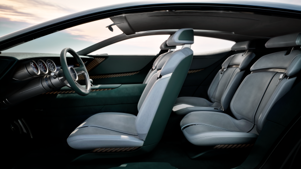 MAZDA VISION X-COUPE เบาะโดยสาร