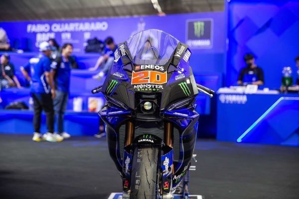 YAMAHA YZF-R9 อวดลวดลายรถแข่งดีกรีแชมป์โลกโมโตจีพี ค่ายยามาฮ่า