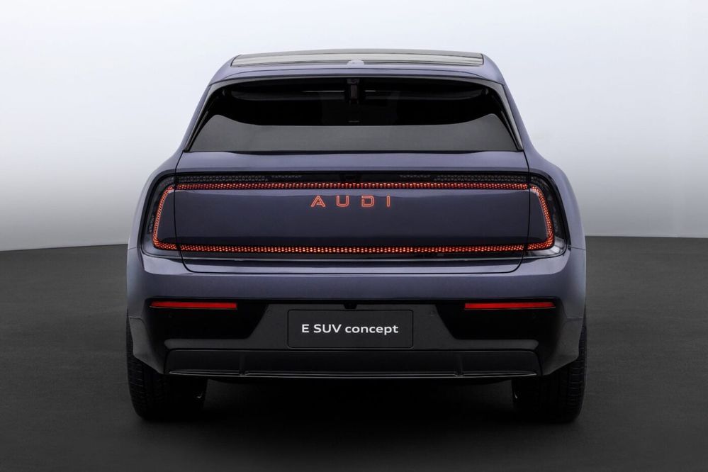 AUDI E SUV Concept ด้านท้าย