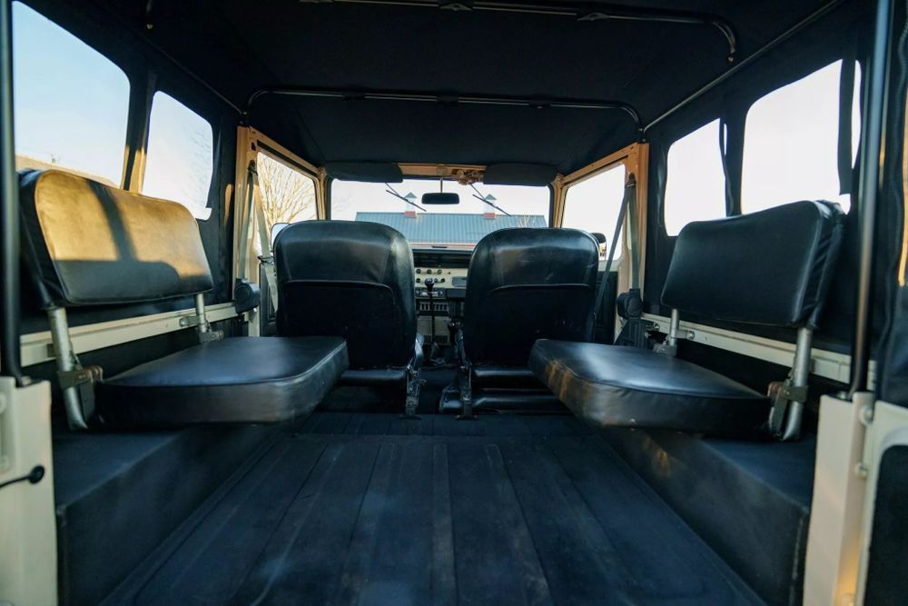 Toyota Land Cruiser FJ40 เบาะหลัง