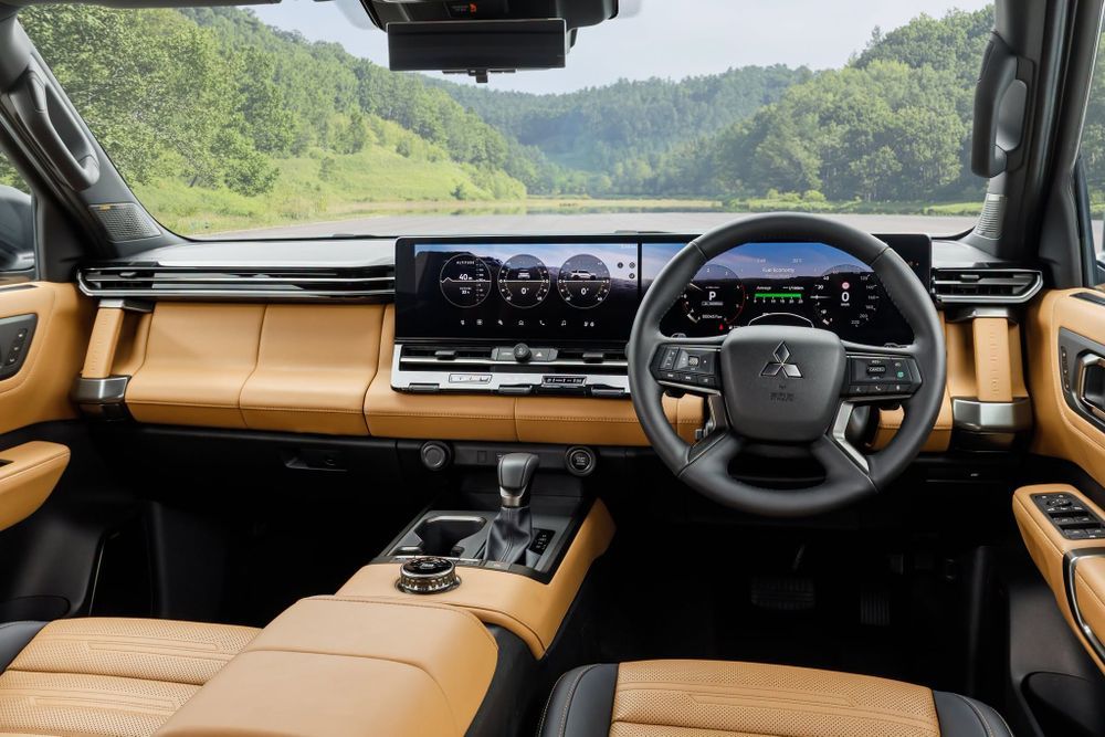 Mitsubishi PAJERO 2026