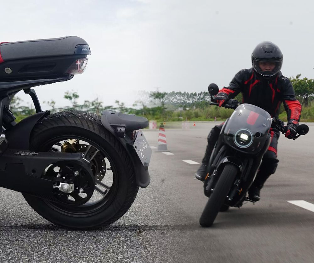 Honda E-VO Riding