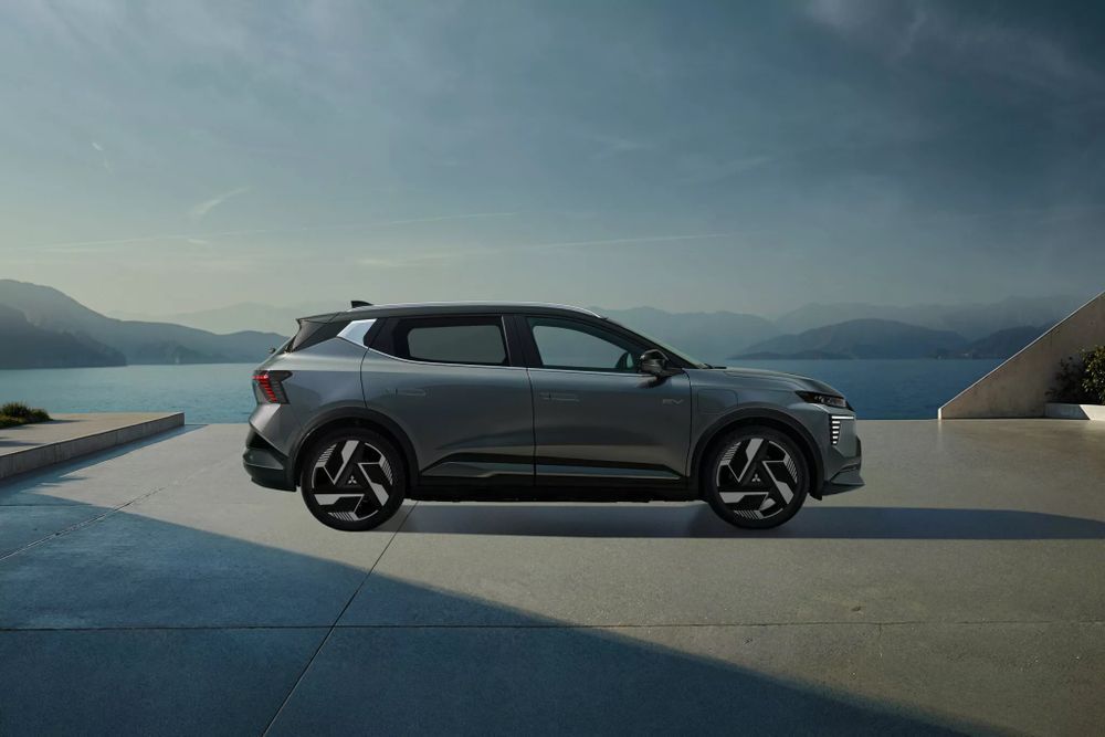 Mitsubishi Eclipse Cross EV ด้านข้าง