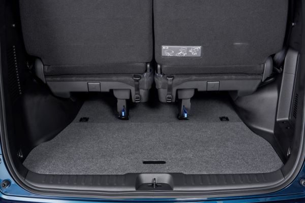 NISSAN SERENA e-POWER 2025 ช่องเก็บสัมภาระ