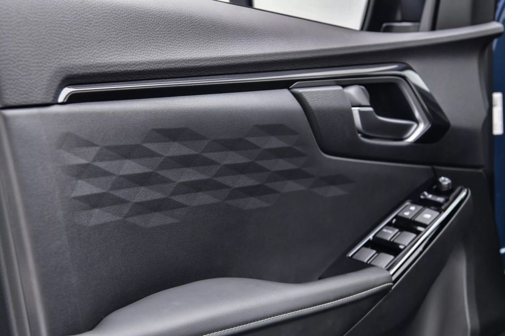 ISUZU D-Max EV แผงประตู