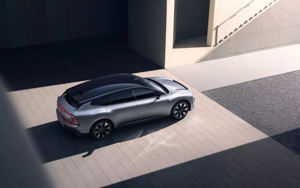 AUDI E5 Sportback หลังคากระจก