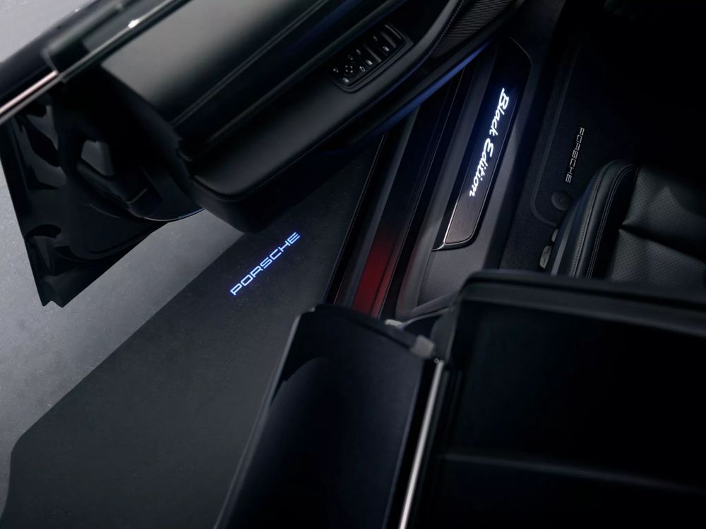 Porsche Taycan Black Edition ไฟส่องสว่าง
